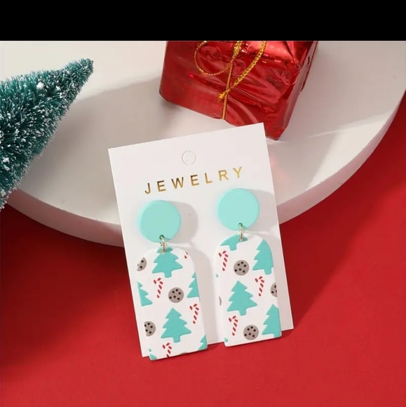 ** BRAND NEW SWEET CHRISTMAS TREAT EARRINGS - Picture 3 of 4